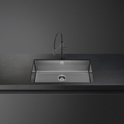 Смеситель Smeg/ Смеситель Smeg, нержавеющая сталь, поворотный излив, полу-профессиональный однорычажный, аэратор, 2 шланга, длина шлангов 700 мм, цвет темная нержавеющая сталь