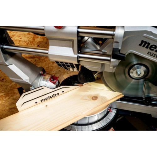 Торцовочная пила Metabo KGSV 216 MC 1500Вт 5000об/мин d=216мм Торцовочная пила Metabo KGSV 216 MC 1500Вт 5000об/мин d=216мм