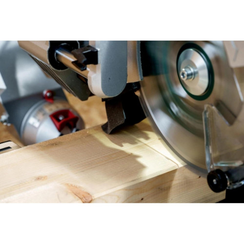 Торцовочная пила Metabo KGSV 216 MC 1500Вт 5000об/мин d=216мм Торцовочная пила Metabo KGSV 216 MC 1500Вт 5000об/мин d=216мм