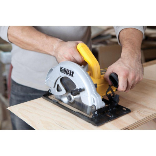 Циркулярная пила (дисковая) DeWalt DWE560-QS 1350Вт (ручная) D диска.:184мм Циркулярная пила (дисковая) DeWalt DWE560-QS 1350Вт (ручная) D диска.:184мм