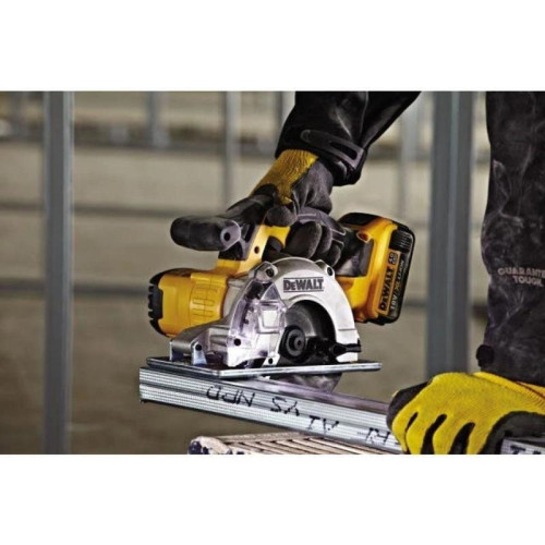 Циркулярная пила (дисковая) DeWalt DCS373N 460Вт (ручная) D диска.:140мм