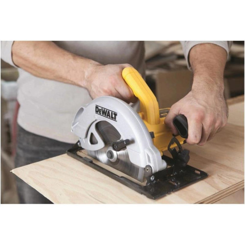 Циркулярная пила (дисковая) DeWalt DWE560K 1350Вт (ручная) D диска.:184мм (6687415) Циркулярная пила (дисковая) DeWalt DWE560K 1350Вт (ручная) D диска.:184мм (6687415)