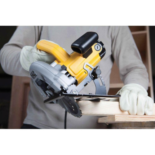 Циркулярная пила (дисковая) DeWalt DWE560-QS 1350Вт (ручная) D диска.:184мм Циркулярная пила (дисковая) DeWalt DWE560-QS 1350Вт (ручная) D диска.:184мм