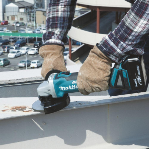Углошлифовальная машина Makita DGA504Z 8500об/мин рез.шпин.:M14 d=125мм Углошлифовальная машина Makita DGA504Z 8500об/мин рез.шпин.:M14 d=125мм