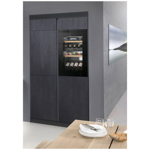 Винные шкафы LIEBHERR/ Винный шкаф LIEBHERR, высота ниши 88см, ВхШхГ 906х595х572 мм, TipOpen, черный цвет периметра стеклопакета