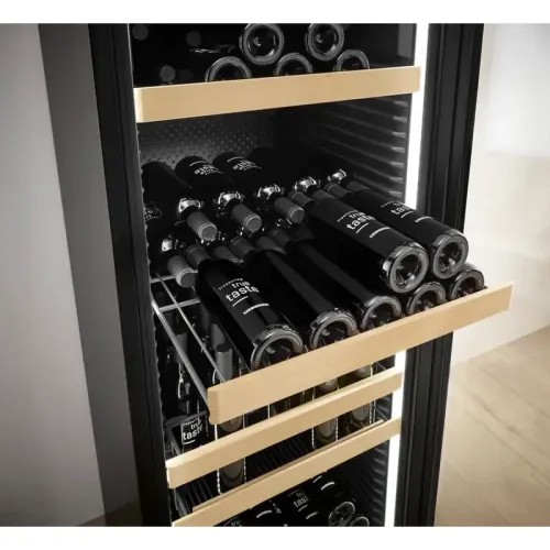 Винный шкаф LIEBHERR/  Серия Perfection, дверь со стеклопакетом с защитой от УФ-излучения, ручка с толкателем, электронный замок, в. 188,4 см, ш. 60 см, макс. кол-во бутылок Бордо (0,75 л): 188 бут., черный цвет