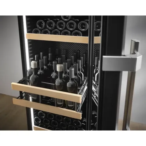 Винный шкаф LIEBHERR/  Серия Perfection, дверь со стеклопакетом с защитой от УФ-излучения, ручка с толкателем, электронный замок, в. 188,4 см, ш. 60 см, макс. кол-во бутылок Бордо (0,75 л): 188 бут., черный цвет