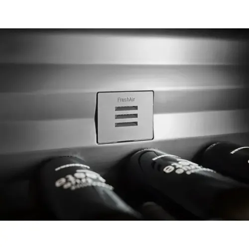 Винный шкаф LIEBHERR/  Серия Perfection, дверь со стеклопакетом с защитой от УФ-излучения, ручка с толкателем, электронный замок, в. 188,4 см, ш. 60 см, макс. кол-во бутылок Бордо (0,75 л): 188 бут., черный цвет