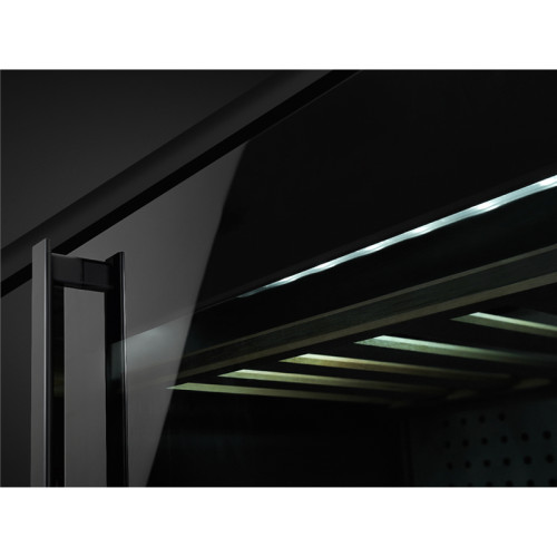 Винные шкафы SMEG/ Холодильный шкаф для вина встраиваемый, высота 82 см, петли справа, черное стекло.