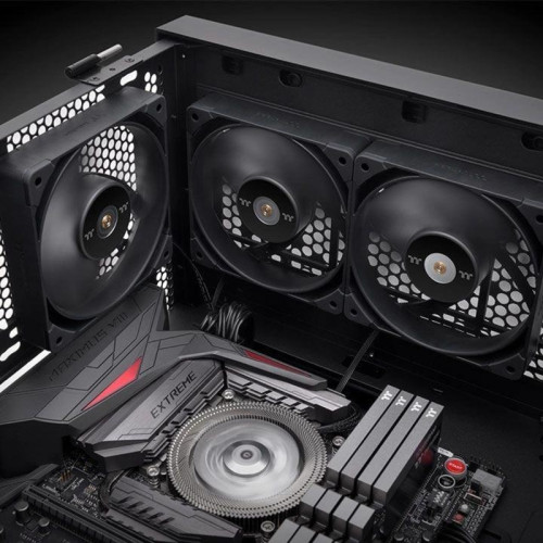 Вентилятор для корпуса Thermaltake TOUGHFAN 14 Pro 140х140x25 черный 4-pin 31.6дБ (CL-F140-PL14BL-A) Ret [CL-F140-PL14BL-A]