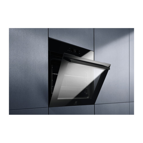 Встраиваемые электрические духовки ELECTROLUX/ Духовой шкаф AssistedCooking с пиролизом, основной цвет - нержавеющая сталь, сенсорное управление, цветной ЖК-дисплей, электронное регулирование времени и температуры, будильник,  таймер отключения, отложенны