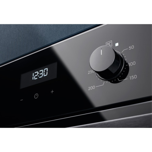 Встраиваемая электрическая духовка ELECTROLUX/ Встраиваемая электрическая духовка ELECTROLUX EOF5C50BZ Духовой шкаф SurroundCook, основной цвет - черный, утапливаемые переключатели, таймер отключения, отложенный старт, будильник, хромированные направляющи Встраиваемая электрическая духовка ELECTROLUX/ Встраиваемая электрическая духовка ELECTROLUX EOF5C50BZ Духовой шкаф SurroundCook, основной цвет - черный, утапливаемые переключатели, таймер отключения, отложенный старт, будильник, хромированные направляющи