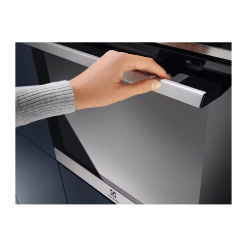 Встраиваемые электрические духовки ELECTROLUX/ Электрический духовой шкаф с конвекцией, приготовление на пару, объем 72 л, 10 режимов, автопрограммы, очистка пиролитическая, 3 стекла в дверце, направляющие проволочные + телескопические (1 уровень)