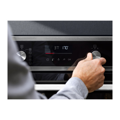 Встраиваемые электрические духовки ELECTROLUX/ Электрический духовой шкаф с конвекцией, приготовление на пару, объем 72 л, 10 режимов, автопрограммы, очистка пиролитическая, 3 стекла в дверце, направляющие проволочные + телескопические (1 уровень)