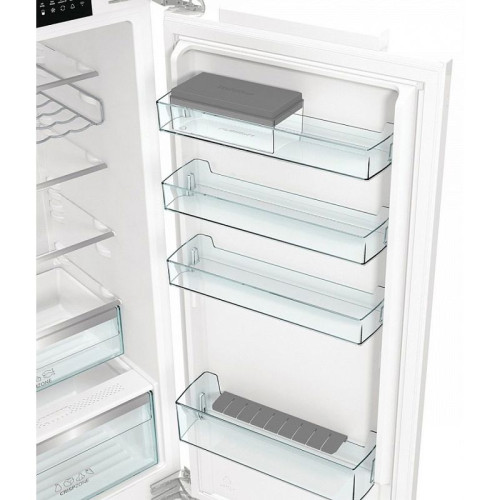 Встраиваемый холодильник Gorenje/ Встраиваемый холодильник Gorenje, 193 см, электронное управление, цифровой дисплей, Wi-Fi, NoFrost Dual, Multiflow 360, контейнер CrispZone с контролем влажности, функция ConvertActive, AdaptTech, MultiAdjust, жесткое кре