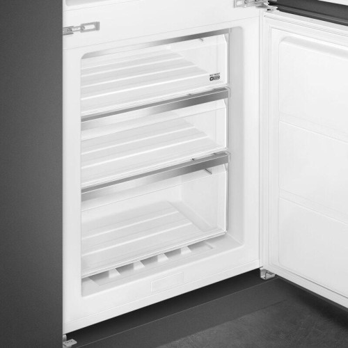 Встраиваемый холодильник Smeg/ Встраиваемый холодильник Smeg, полный NoFrost, скользящие направляющие, перенавешиваемая дверь, объем 248 л, LCD дисплей с сенсорным управлением, LED освещение, акустический сигнал при открытой дверце, световой/акустический 