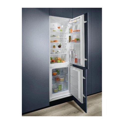 Холодильник/ Холодильник Electrolux LND5FE18S 2-хкамерн. белый