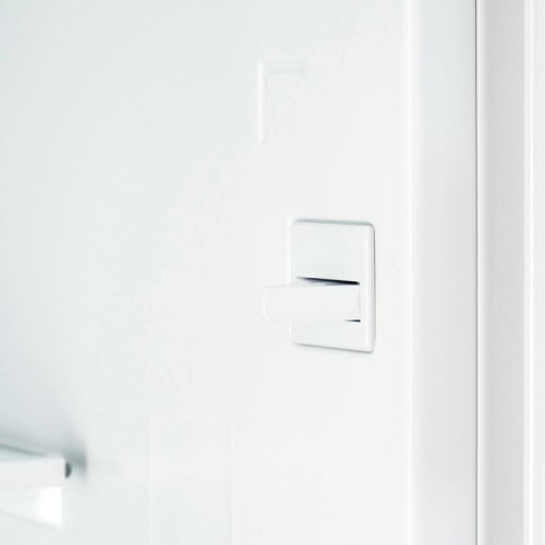 Холодильник/ Холодильник Hyundai HBR 1782 2-хкамерн. белый