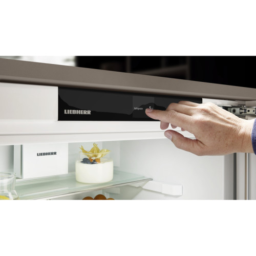 Встраиваемый холодильник Liebherr/ Prime, высота 82-88 см, контейнер EasyFresh, door-on-door, без морозильного отделения, сенсорный дисплей Touch&Swipe за дверью, доводчик SoftSystem.