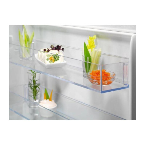 Холодильник/ Холодильник Electrolux LND5FE18S 2-хкамерн. белый