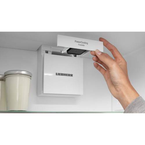 Встраиваемый холодильник Liebherr/ Prime, высота 82-88 см, выдвижная фронтальная дверная секция, без морозильного отделения, сенсорный дисплей Touch&Swipe за дверью, доводчик SoftSystem.