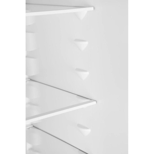 Холодильник/ Холодильник Electrolux LND5FE18S 2-хкамерн. белый