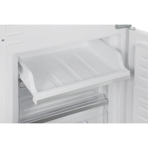 Холодильник/ Холодильник Hyundai HBR 1786 2-хкамерн. белый