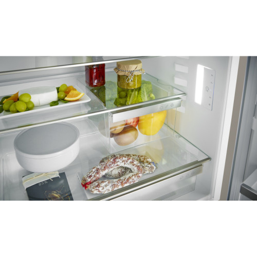 Встраиваемый холодильник Liebherr/ Pure, высота 82-88 см, door-on-door, с морозильным отделением, сенсорная электроника внутри камеры.