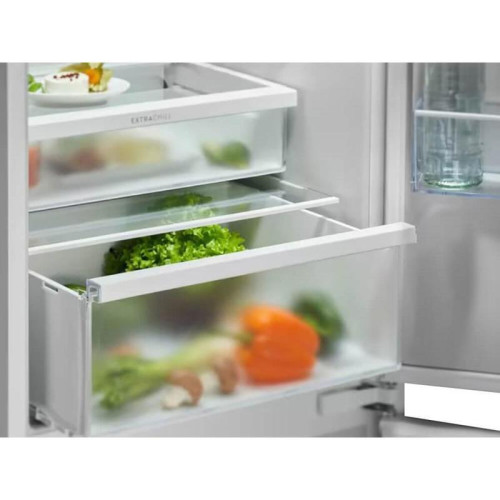 Встраиваемые холодильники  ELECTROLUX/ Холодильник комбинированный, встраиваемыйTwinTech 600, скользящие направляющие, No Frost (морозильная камера), сенсорное управление, полезный объём: 269 л (207 + 62 л), зона свежести, перенавешиваемые двери,полка для