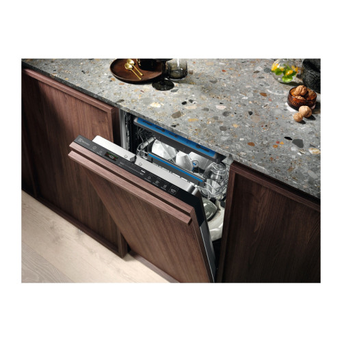 Встраиваемые посудомоечные машины ELECTROLUX/ Встраиваемая узкая посудомоечная машина, без фасада, сенсорное управление Quick Select 1, трехцифровой дисплей, 10 комплектов, 5 программ + 3 комбинации (все программы, кроме Предварительное полоскание, АВТО и