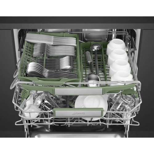 Посудомоечная машина Smeg/ Посудомоечная машина Smeg, встраиваемая, 60 см, 14 комплектов, 14 программ, сенсорное управление, ActiveLight, Dry Assist, автоматическое открывание дверцы, 3 корзины, энергоэффективность А