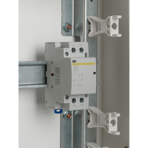 Контактор модульный КМ40-11М AC IEK